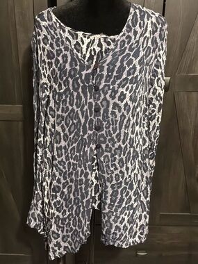 2 piece Women's Sleeveless Leopard Print Tank Top - and tunic Black and White